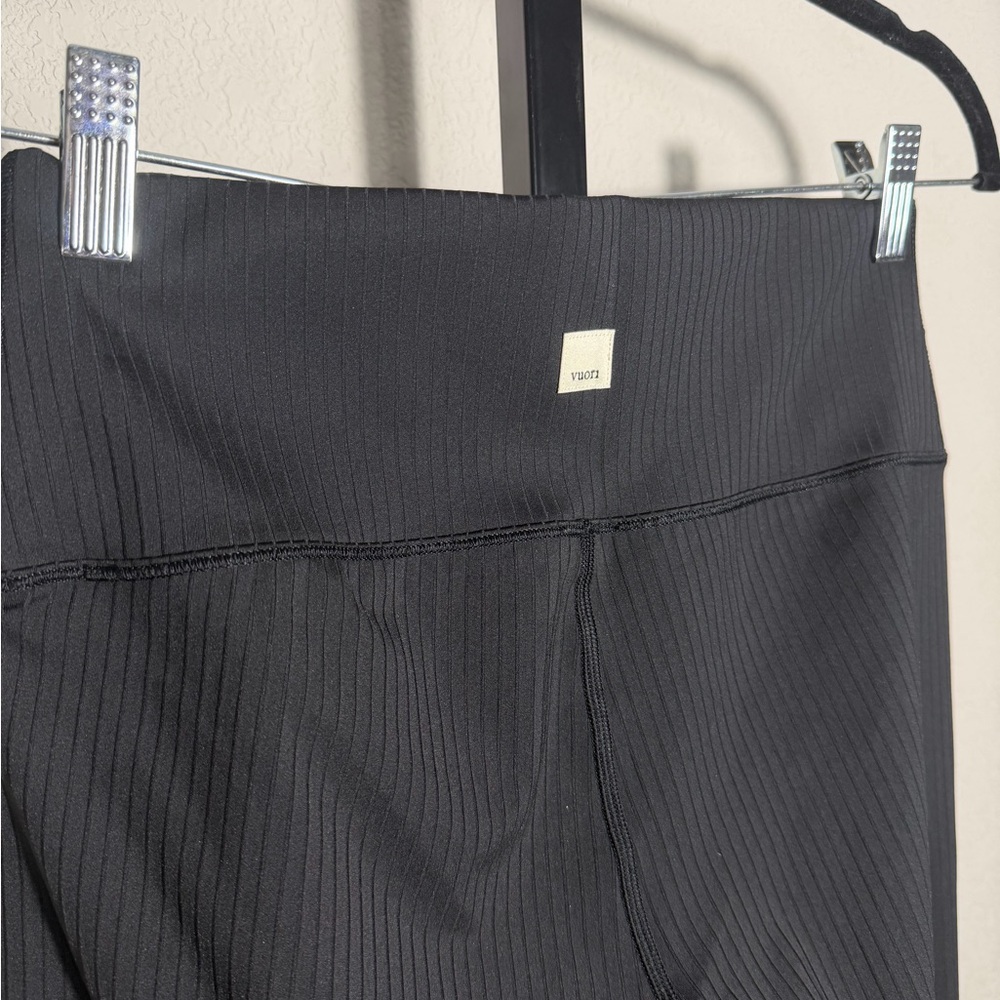 Vuori Inversion Rib Legging Retails $108 - Picture 7 of 7